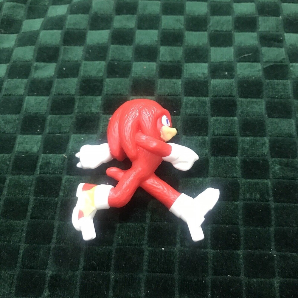 Sonic The Hedgehog Knuckles 2 1/4" Running‎ Figure Cake Topper
